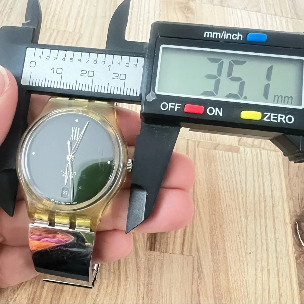 Vintage 2000 Swatch black dial watch SHINIER GK424 NEW BATTERY